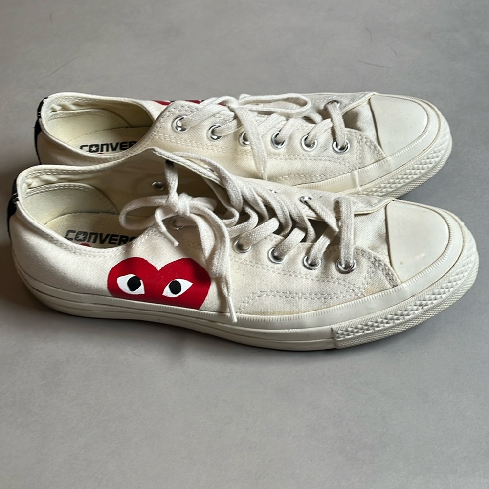 COMMES des GARÇONS Play Converse, white low tops, size men 8, women 10